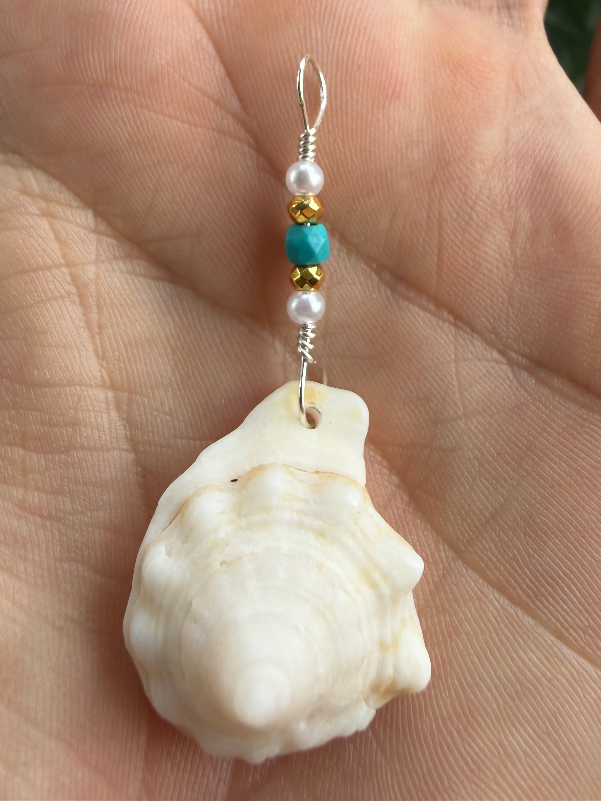 Spiral fighting conch drop pendant.