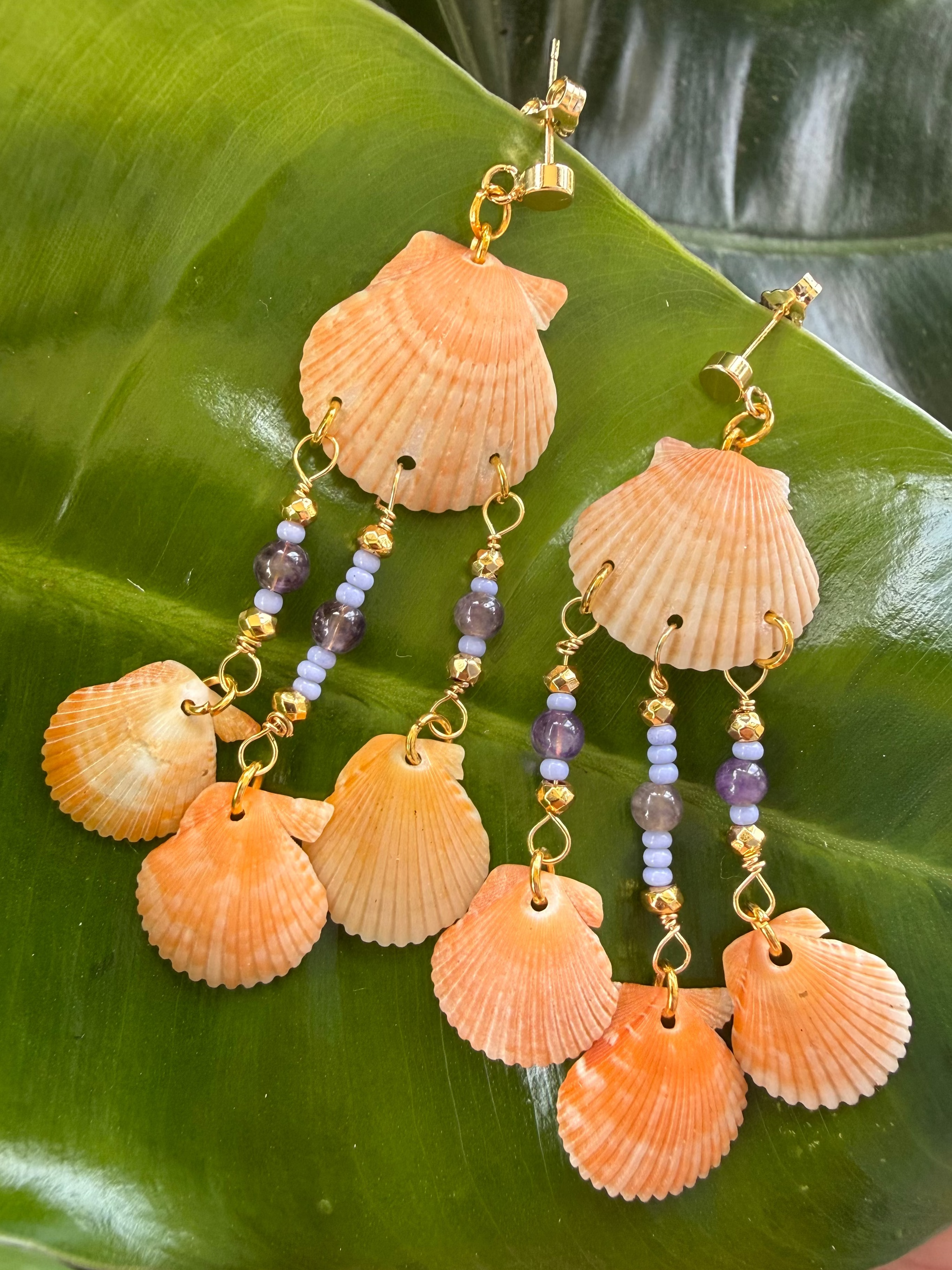 Peachy Scallop chandelier earrings